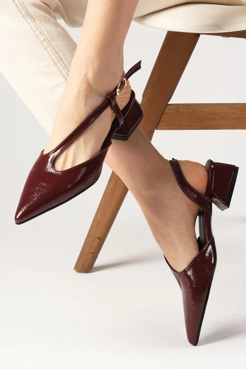 حذاء نسائي بكعب قصير لون عنابي