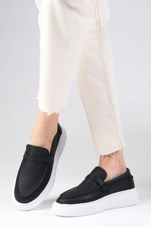 حذاء لوفر من الجلد الحقيقي المقلوب باللون الأسود