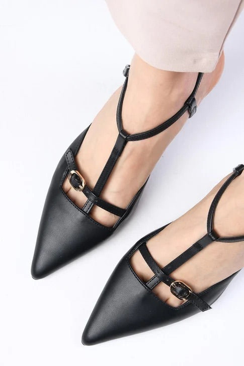 حذاء بكعب مفتوح من الخلف بلون أسود