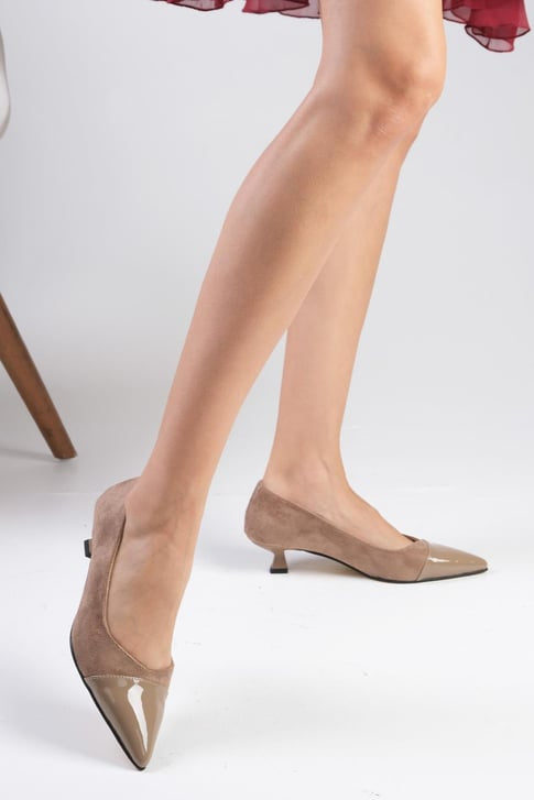 حذاء كعب قصير لون بيج