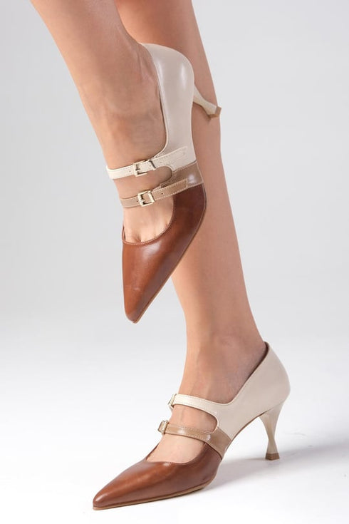 حذاء بكعب عالي لون عسلي