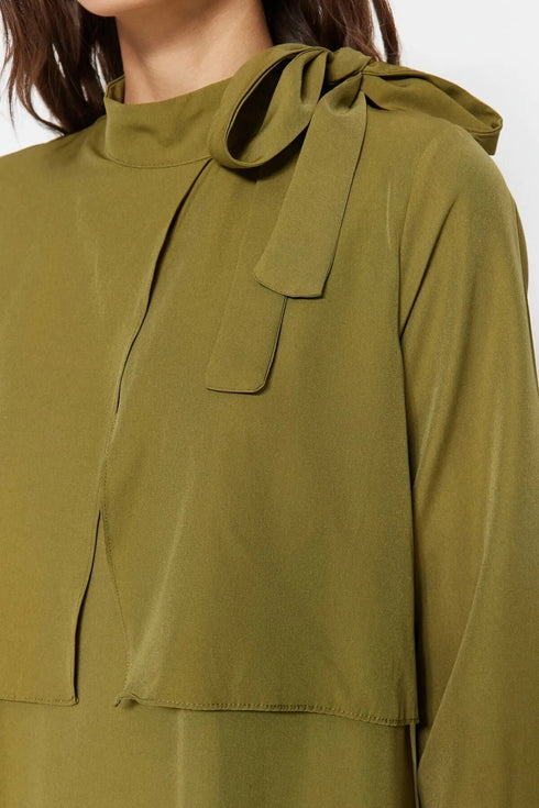 فستان نسائي بتفاصيل ربطة عنق - زيتي