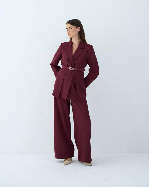 طقم كلاسيكي مع حزام