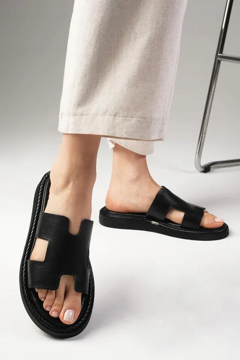 سليبر جلد حقيقي- لون أسود