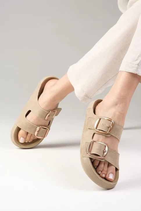 سليبر باللون البيج