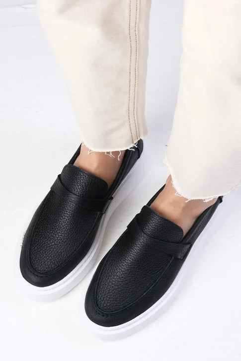 حذاء لوفر من الجلد الحقيقي المقلوب باللون الأسود