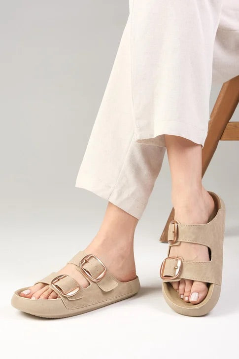 سليبر باللون البيج