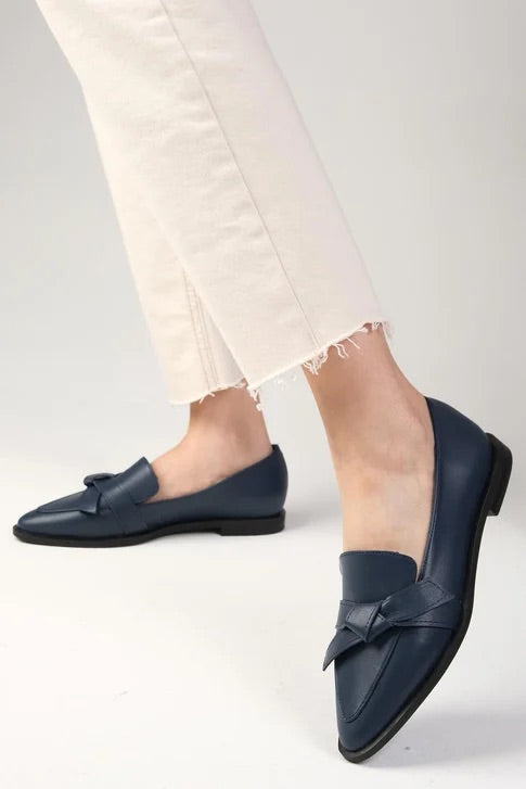 حذاء لوفر جلد حقيقي باللون الكحلي