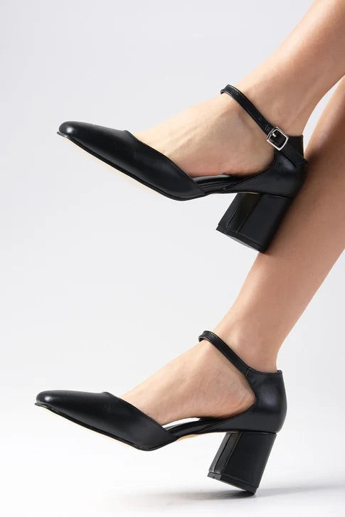 حذاء كعب عالي لون أسود