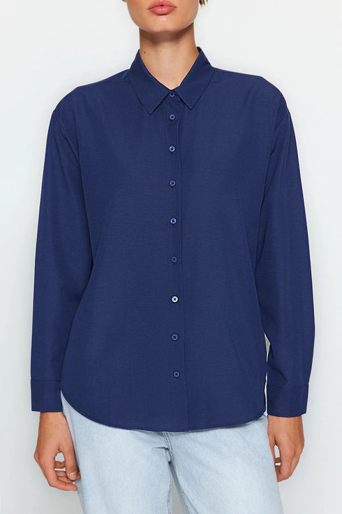 قميص منسوج من القطن باللون الأزرق الغامق