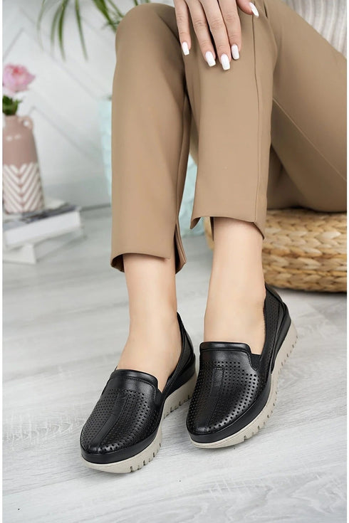 حذاء كاجوال جلد حقيقي- أسود