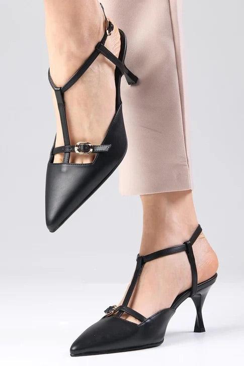 حذاء بكعب مفتوح من الخلف بلون أسود