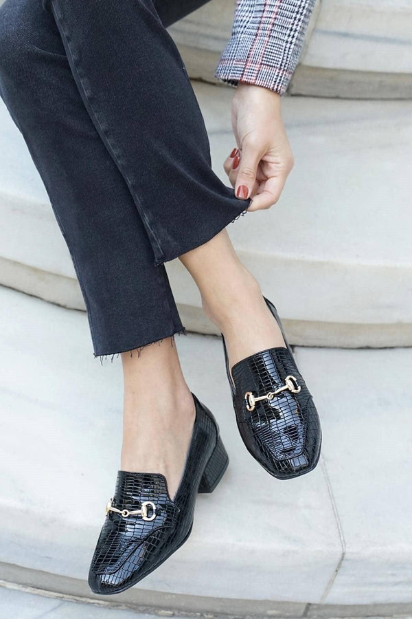 حذاء نسائي بكعب لون أسود