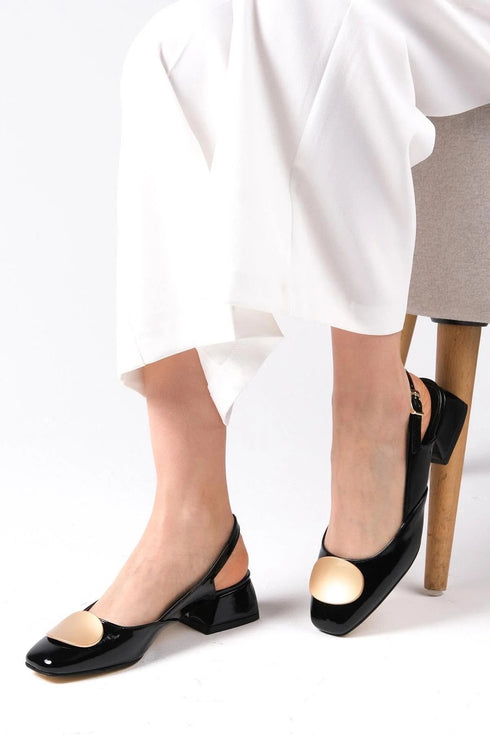 حذاء نسائي كعب قصير باللون الأسود