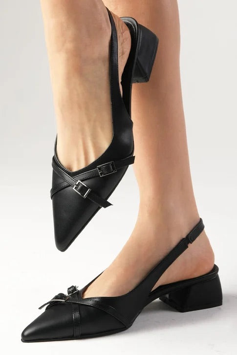 حذاء نسائي بكعب قصير لون أسود