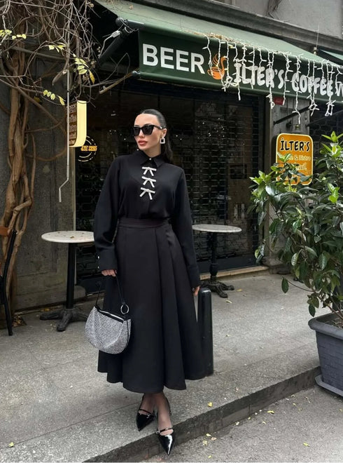 تنورة كلاسيكية واسعة