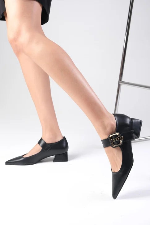 حذاء كعب قصير لون أسود