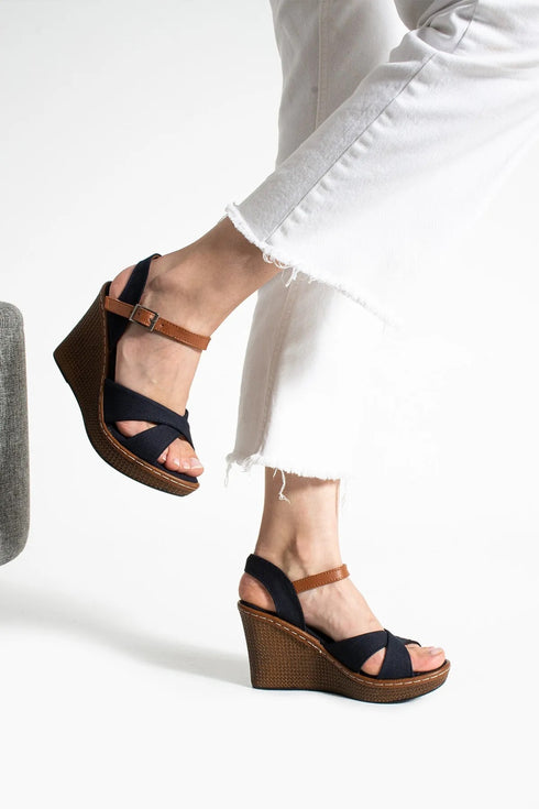 صندل كعب روكي باللون الأسود