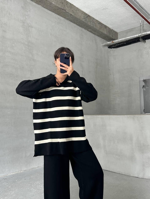 طقم تريكو مخطط لون أسود