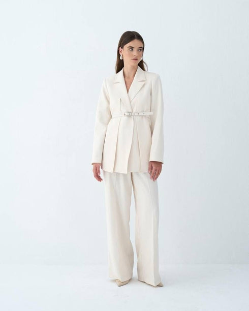 طقم كلاسيكي مع حزام