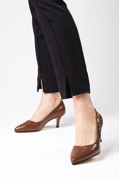 حذاء بكعب قصير لون بني