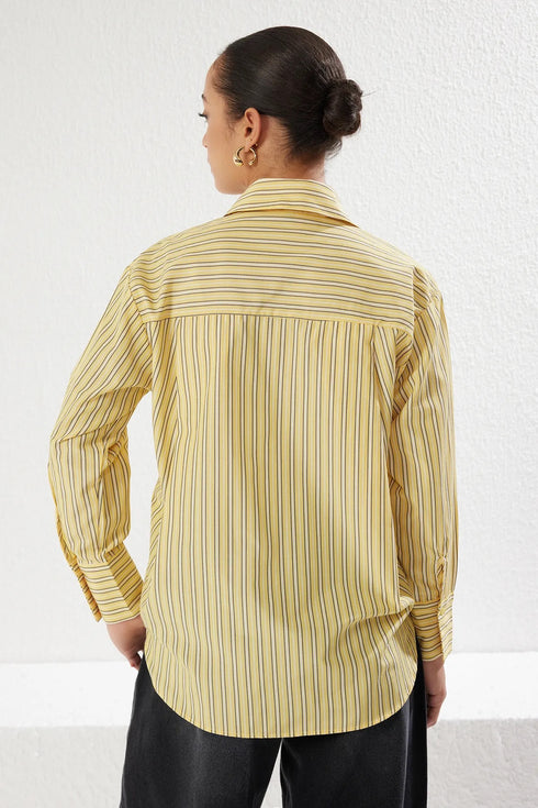 قميص مخطط أوفر سايز لون أصفر