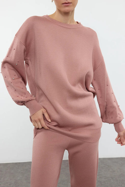 طقم تريكو بتفاصيل اللؤلؤ لون روز