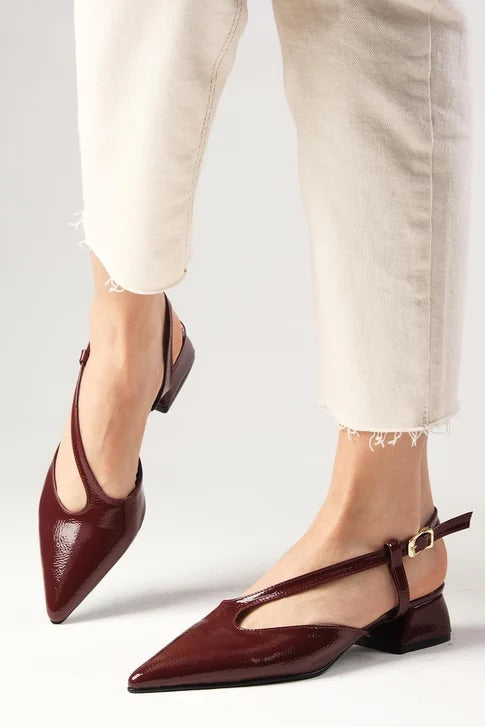 حذاء نسائي بكعب قصير لون عنابي