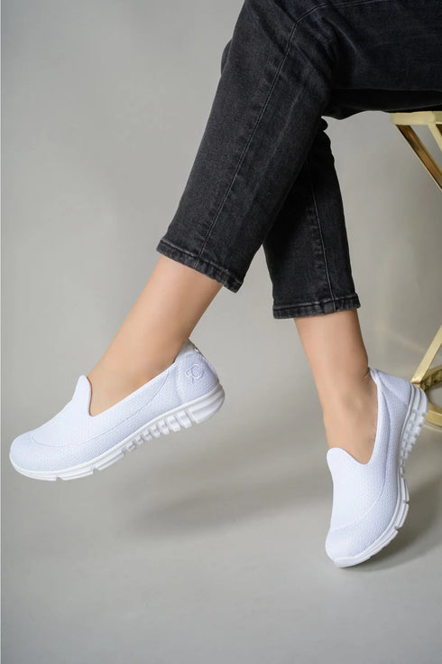 حذاء رياضي نسائي - أبيض