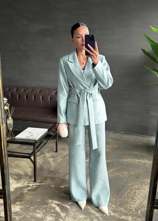 طقم قطعتين مع حزام باللون الفيروزي