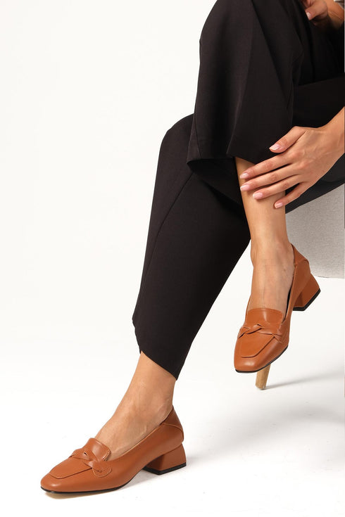 حذاء كعب قصير- عسلي