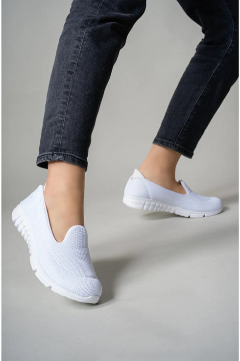 حذاء رياضي نسائي - أبيض