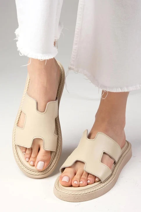 سليبر جلد طبيعي- لون بيج