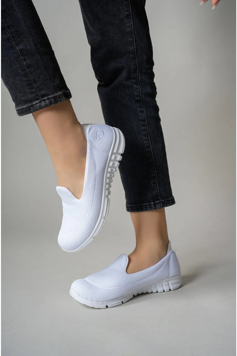 حذاء رياضي نسائي - أبيض