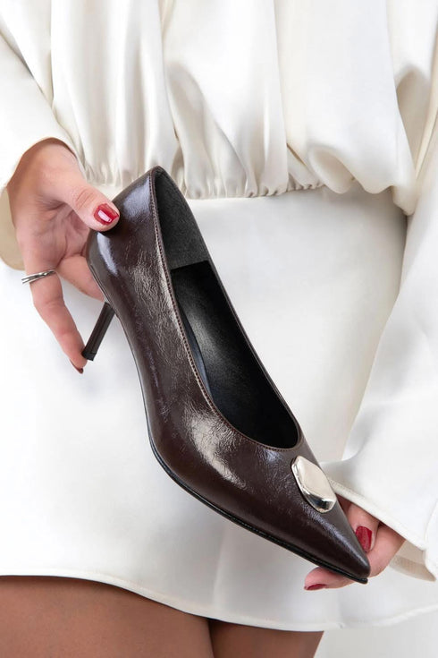 حذاء كلاسيكي بكعب عالي