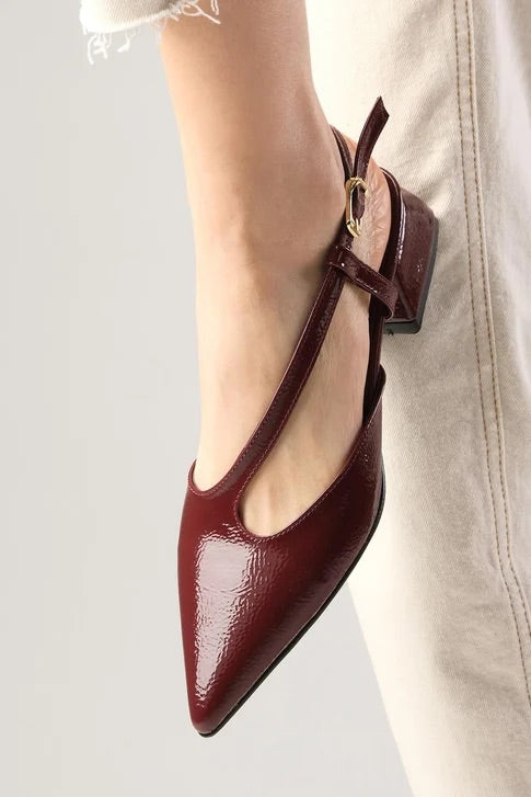 حذاء نسائي بكعب قصير لون عنابي