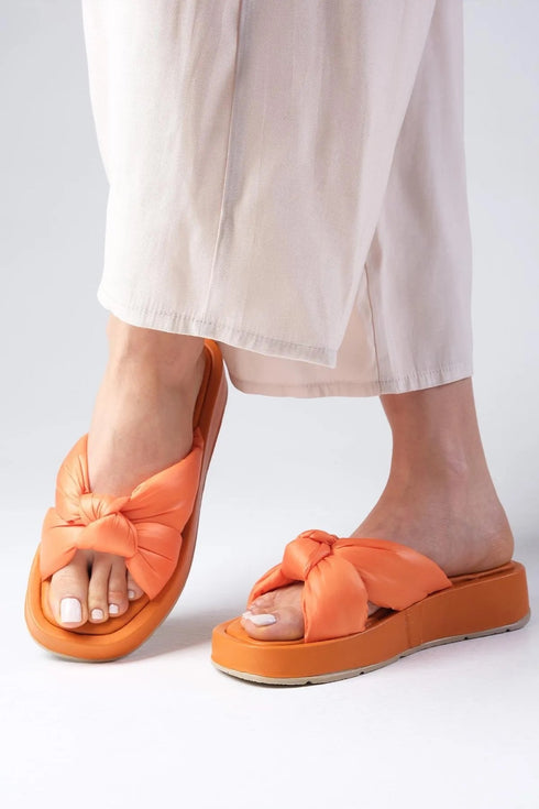 سليبر نسائي باللون البرتقالي