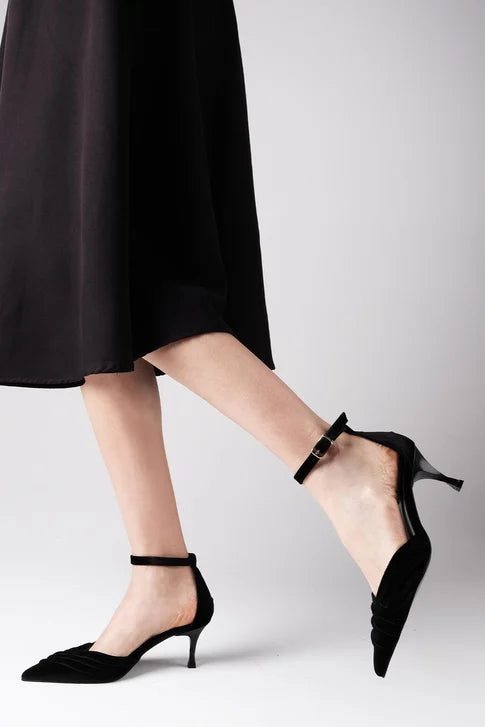 حذاء نسائي بكعب لون أسود