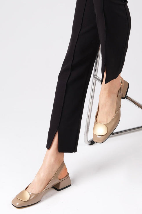 حذاء نسائي بكعب قصير