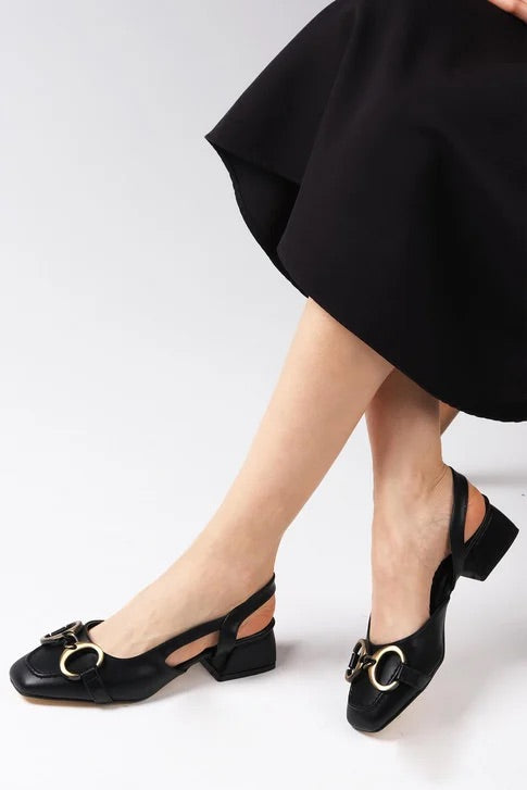 حذاء نسائي بكعب قصير لون أسود