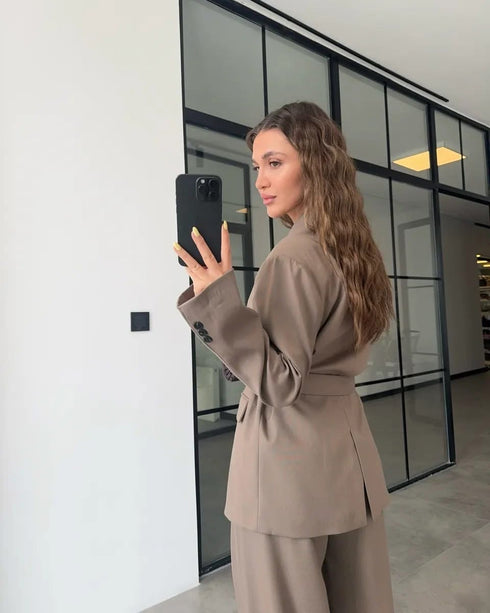 طقم رسمي قطعتين باللون البيج