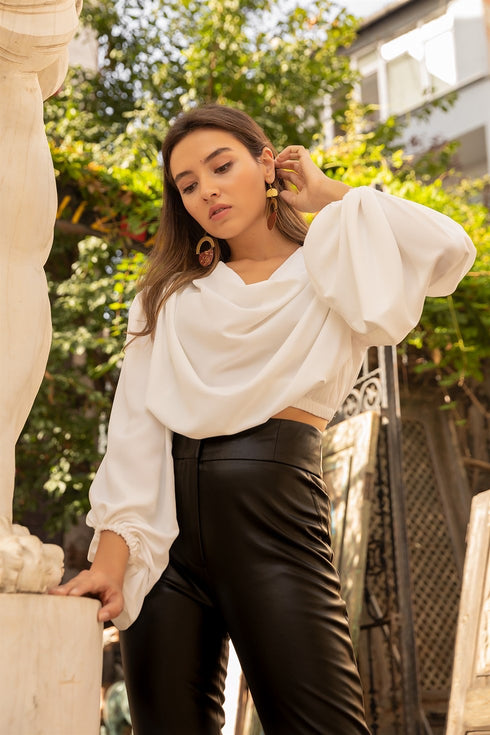 بلوزة مطوي الكتف - أبيض