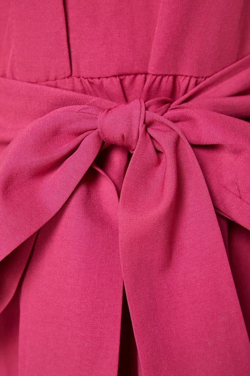 فستان منسوج بأزرار وحزام باللون الوردي الغامق