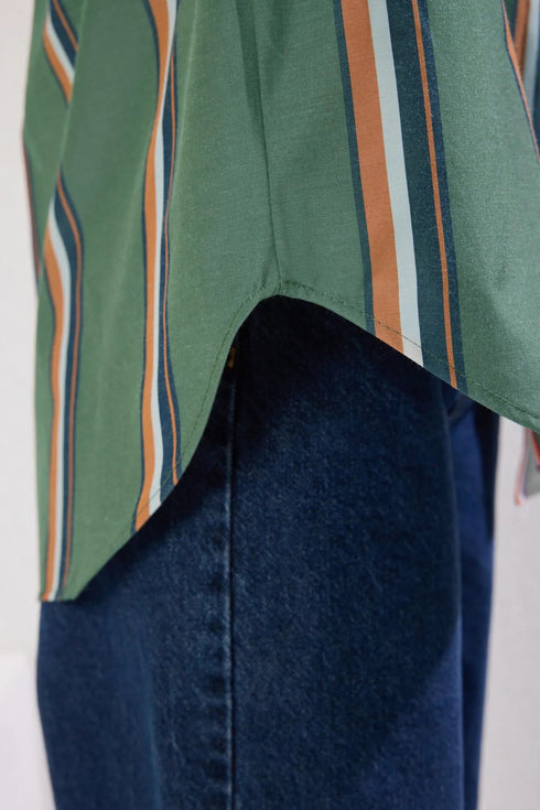 قميص مخطط لون زيتي