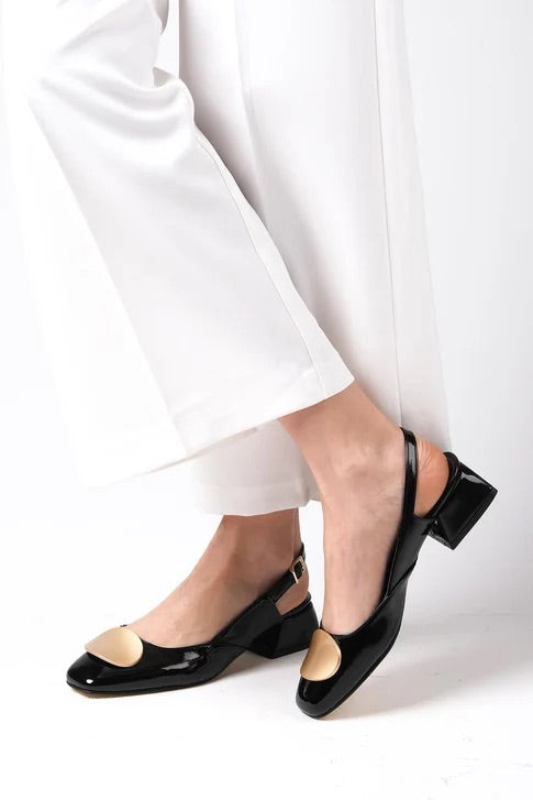 حذاء نسائي كعب قصير باللون الأسود