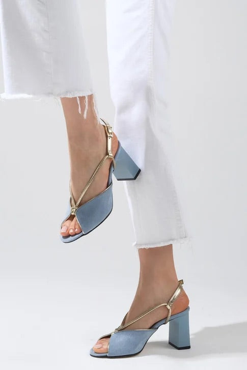 صندل بكعب لون أزرق