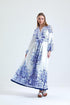 فستان أزرق منقوش بحزام طويل