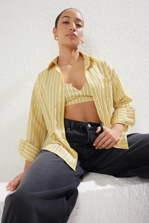 قميص مخطط أوفر سايز لون أصفر