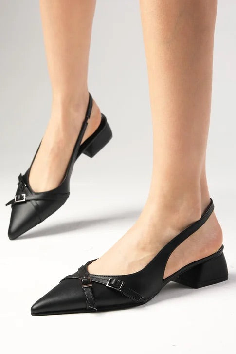 حذاء نسائي بكعب قصير لون أسود