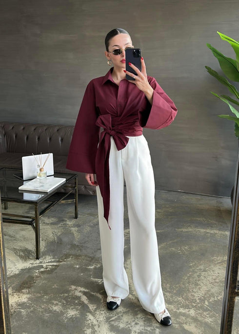 قميص قصير مربوط باللون البوردو